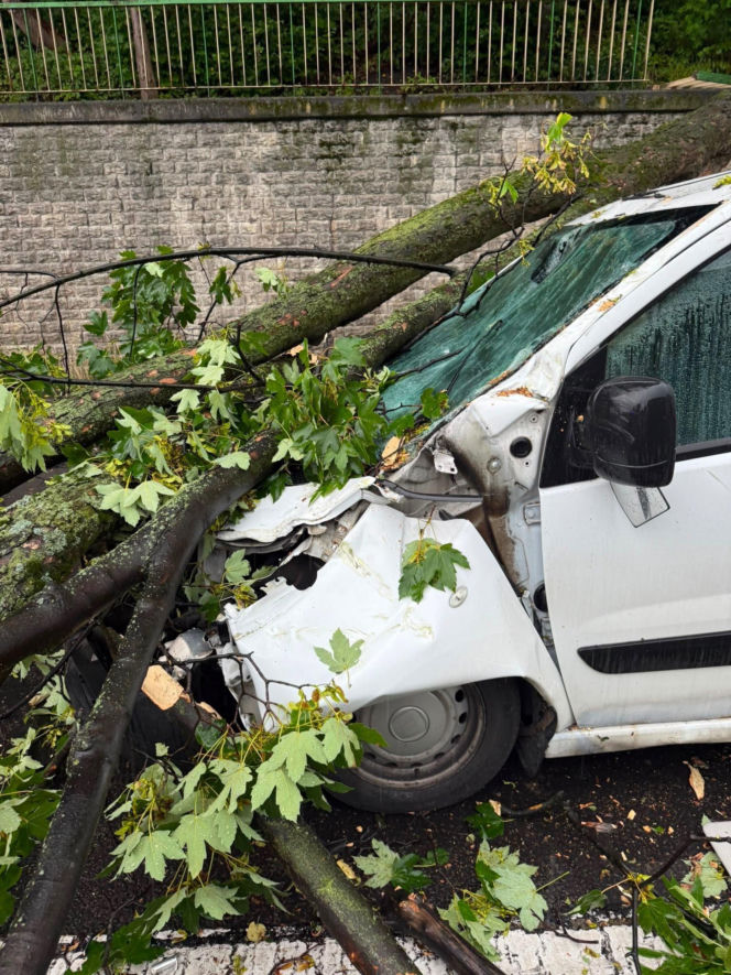 Auto Bubasa po nawałnicy 19 lipca