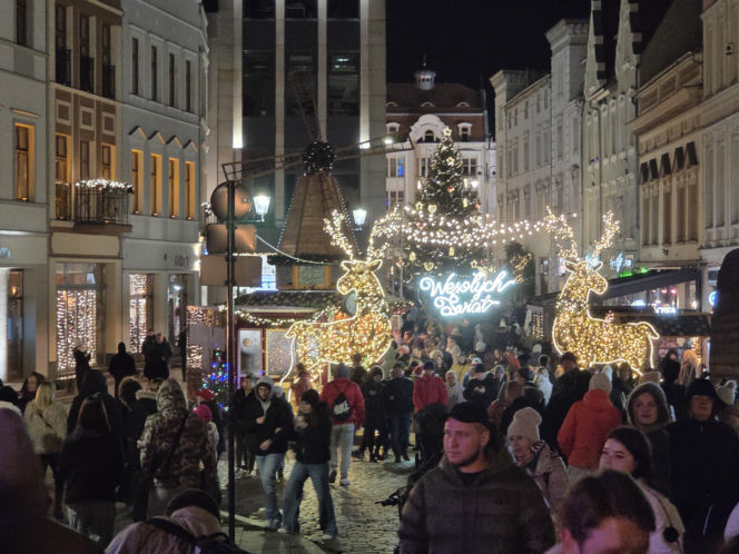 Miasto rozbłysło świąteczną magią! Tłumy na wielkim otwarciu Bydgoskiego Jarmarku Świątecznego
