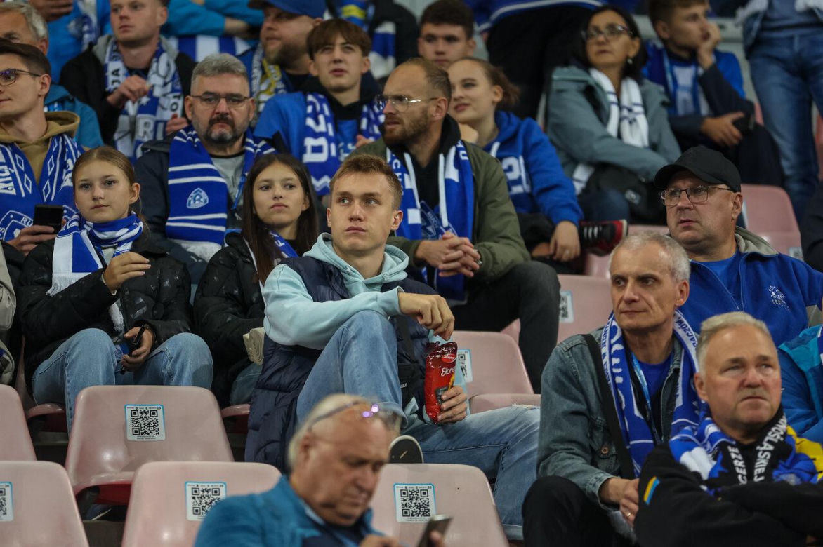 Smutne pożegnanie Ruchu Chorzów. Kibice dojechali na mecz z Pogonią, ale piłkarze już nie ZDJĘCIA