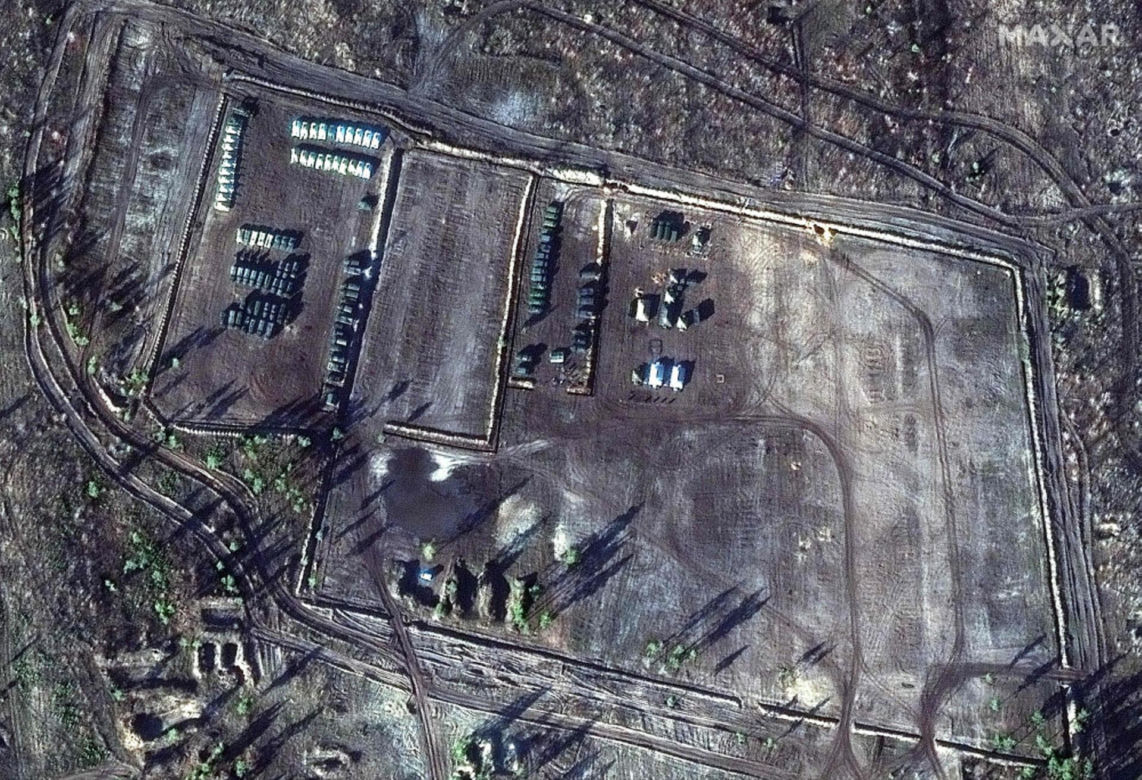 Putin gromadzi sprzęt 50 km od granicy z NATO! Wszystko widać na zdjęciach!