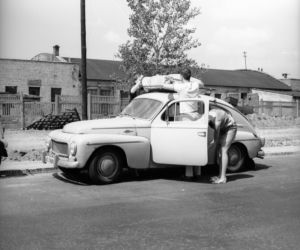 Motoryzacja w czasach PRL bywała nietypowa. Tak kiedyś musieli radzić sobie kierowcy 