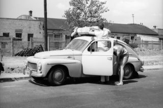 Motoryzacja w czasach PRL bywała nietypowa. Tak kiedyś musieli radzić sobie kierowcy 