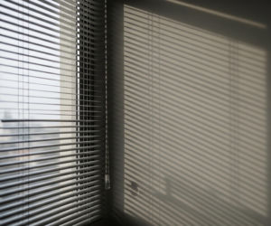 Strzały w Ostrowi Mazowieckiej. Kto i dlaczego celował w okna bloków?