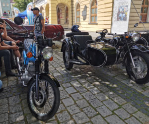 Klasyki motoryzacji na Rynku w Ostrowie Wielkopolskim