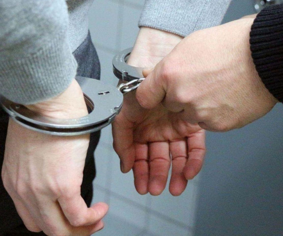 Rzucił w matkę krzesłem, bo go zdenerwowała. Szokujące sceny