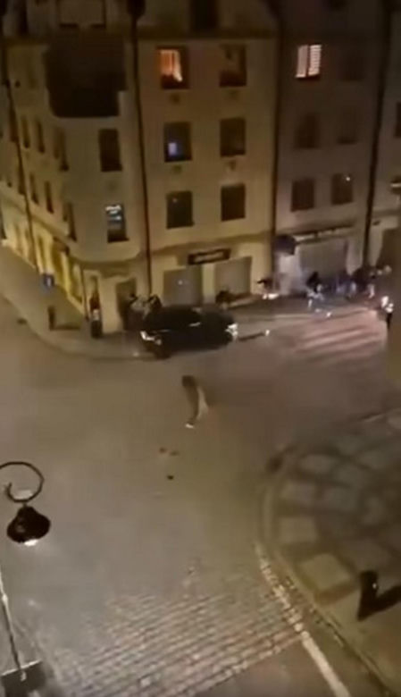 Głogów. Kierowca czarnego auta wjechał w tłum ludzi na chodniku. Policja zna właściciela samochodu [ZDJĘCIA].