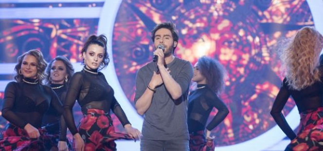 Filip Lato jako Alvaro Soler w Twoja Twarz Brzmi Znajomo! 