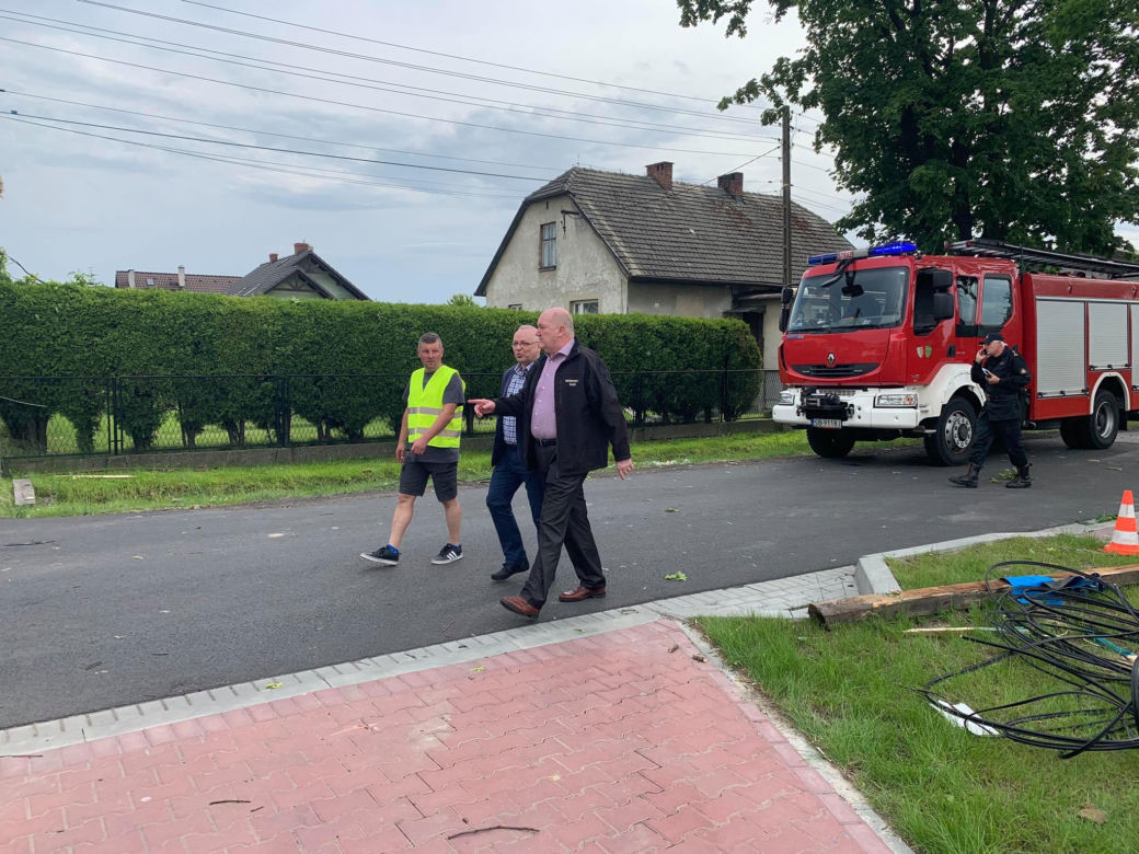 Śląskie: Trąba powietrzna zniszczyła ponad 20 domów. Ekspert wyjaśnia jak to możliwe [ZDJĘCIA, WIDEO]