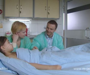 M jak MIŁOŚĆ, odc. 932. Ania (Julia Paćko), Marta (Dominika Ostałowska), Andrzej (Krystian Wieczorek)