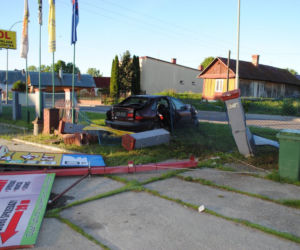 Podkarpacie: Pijany 17-latek bez prawa jazdy wypadł z drogi
