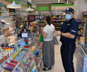 Nalot policji i sanepidu na sklepy