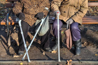 Ważna zmiana dla seniorów od 1 marca 2026. Dodatek pielęgnacyjny w górę. ZUS wypłaci więcej pieniędzy