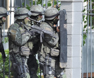 Akcja antyterrorystów w domu przedsiębiorcy. Chodziło o 20 tys. zł? Jest interpelacja do ministra