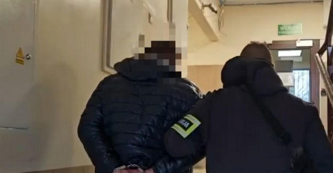 Policja zatrzymała recydywistę z narkotykami, bronią i milionem złotych!