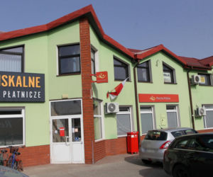 Ogromne kolejki, braki kadrowe oraz rażące zaniedbania ze strony listonoszy w Pocztach pod Warszawą