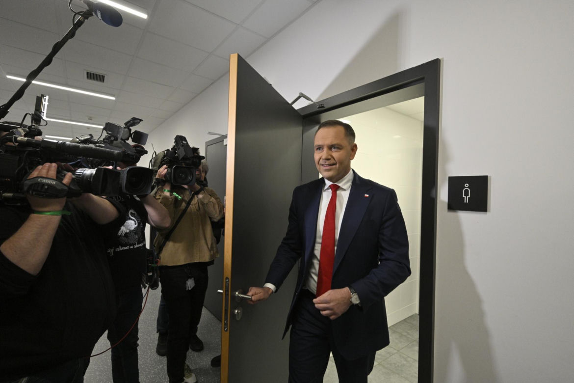 Karol Nawrocki przyjechał do TVP. Symboliczny gest i mocne wsparcie z zaplecza