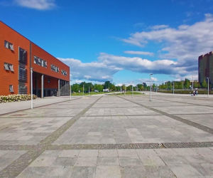 Plac przed Netto Areną przed zmianami