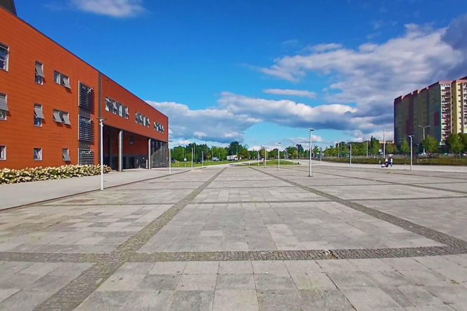 Plac przed Netto Areną przed zmianami