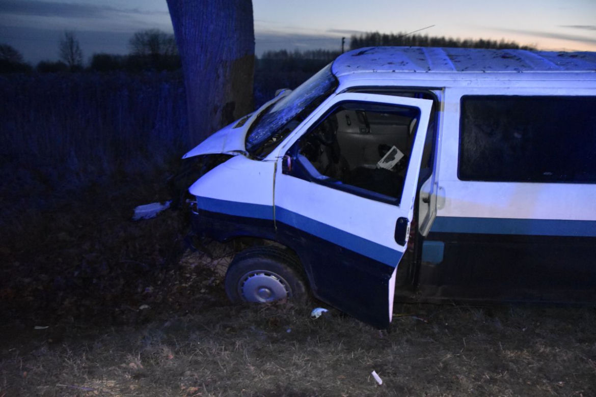 Wypadek na ulicy Mroźnej w Tarnowie i przewrócenie naczepy w Bistuszowej
