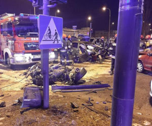 UWAGA! Wypadek 7 samochodów osobowych na Jana Pawła II! Ranni