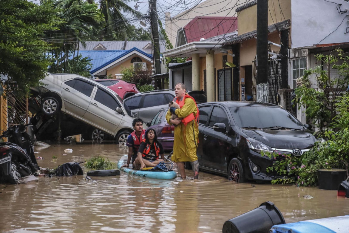 Tajfun nad Filipinami. Nie żyje co najmniej 26 osób