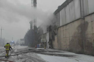 Kolejny pożar w zakładzie recyklingu w Przysiece Polskiej niedaleko Kościana