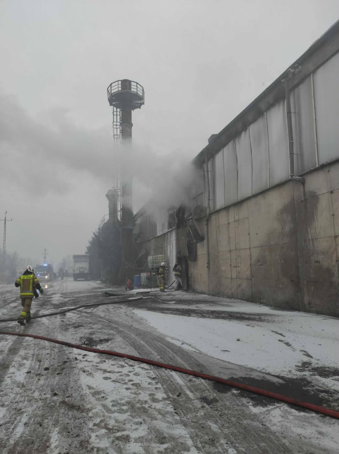 Kolejny pożar w zakładzie recyklingu w Przysiece Polskiej niedaleko Kościana