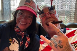 James Hetfield w śmiesznych okularach świętował 250-lecie USA! Narzeczona frontmana Metalliki wrzuciła nagranie