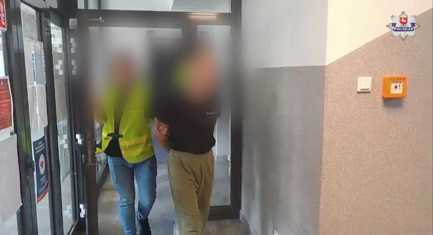 Ruszył z szablą na policjantów! Miał też granaty