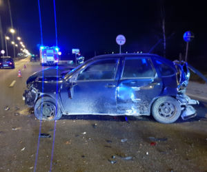 Auto wbiło się w zabytkową gospodę
