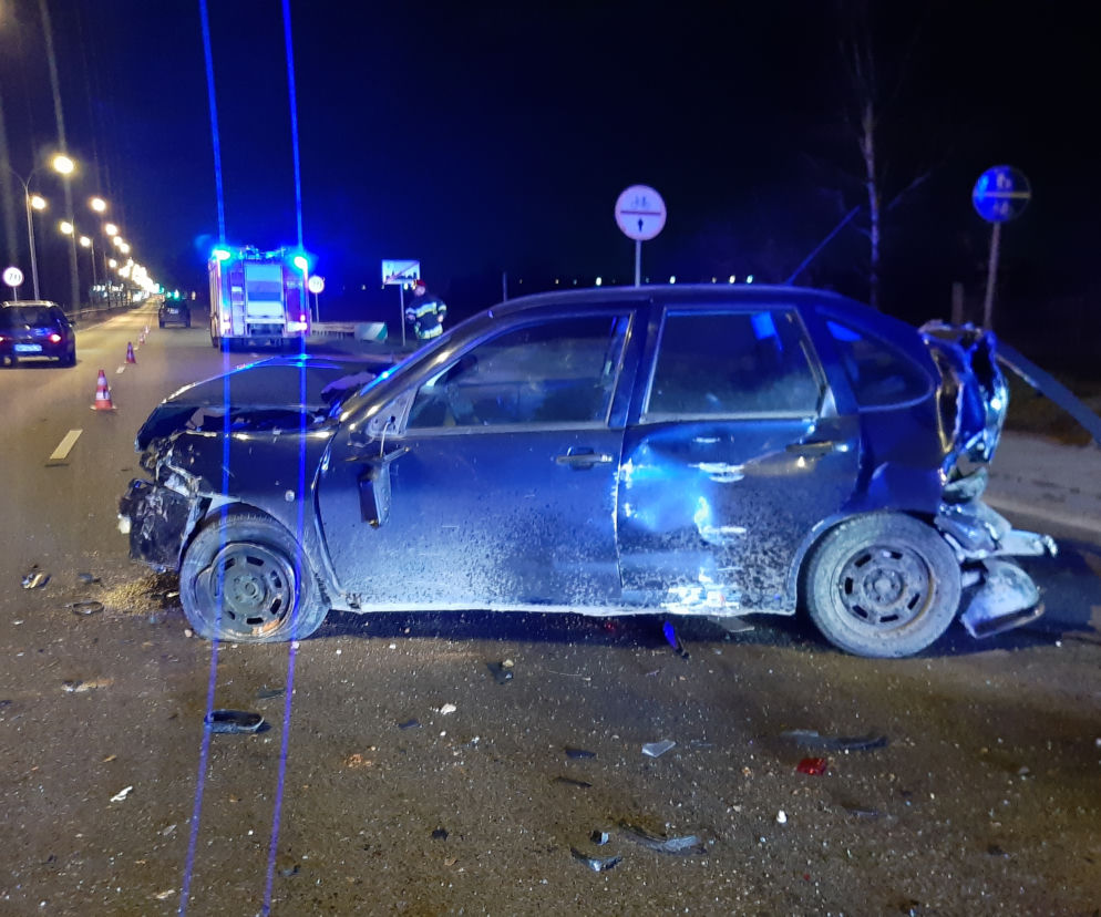 Auto wbiło się w zabytkową gospodę