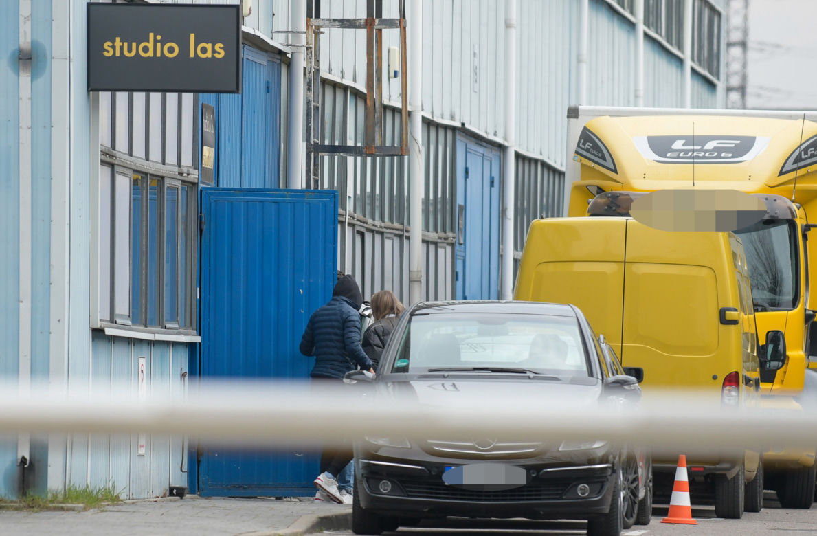Pojechała Porsche na sesję zdjęciową