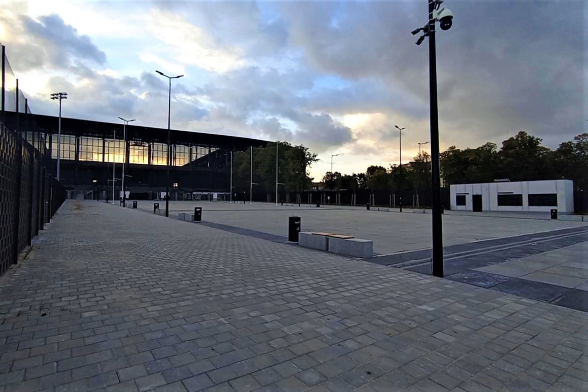 Spacery po nowym szczecińskim stadionie przyciągnęły wielu chętnych
