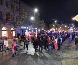 Rocznica katastrofy smoleńskiej. Tłumy ruszyły w Marszu Pamięci