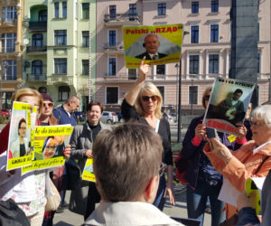 Strajkujący nauczyciele spotkali się na placu Wolności w Bydgoszczy. - Nie poddamy się! [ZDJĘCIA]