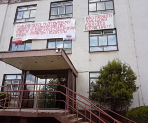 Ruda Śląska: Protest w Hucie Pokój! Pracownicy mają DOŚĆ, oflagowali zakład. Agonia