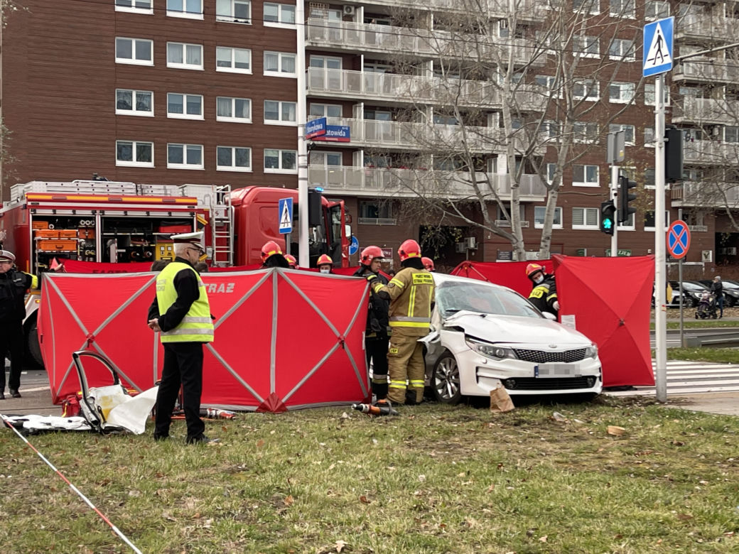 Poważny wypadek na Białołęce. Auto zmiecione przez tramwaj
