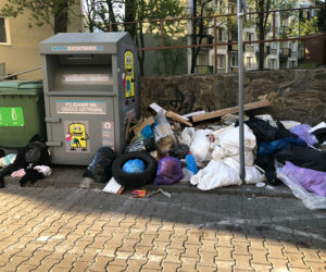 Śmieci zalewają Warszawę
