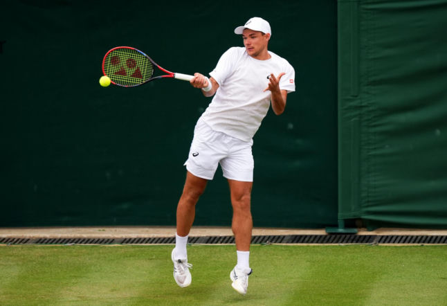 Kamil Majchrzak nie dał szans Chilijczykowi! Słodka zemsta Polaka na trawie Wimbledonu!