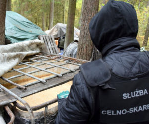 Szudziałowo. Bimbru nie będzie! Na Podlasiu zlikwidowano gigantyczną leśną bimbrownię