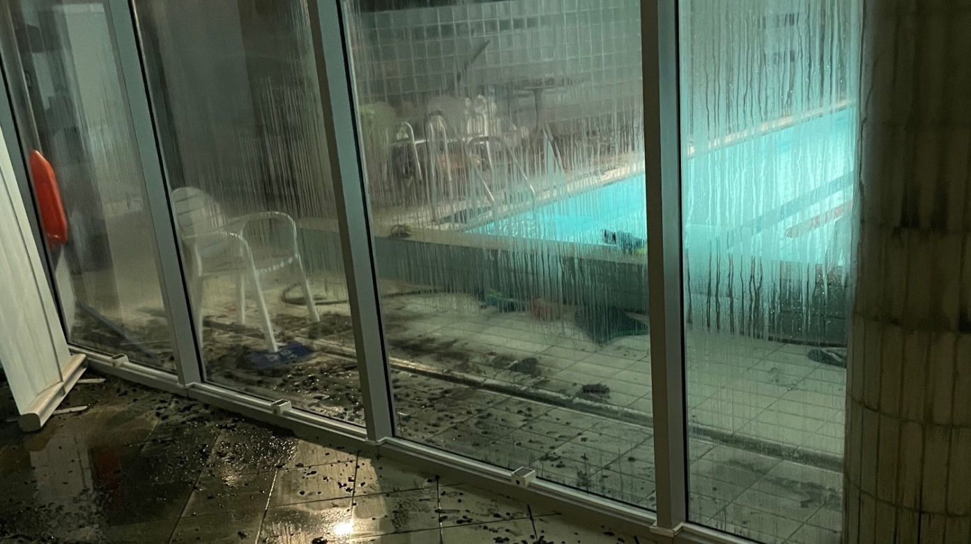 Zniszczenia po pożarze w Aqua Spa Kabaty