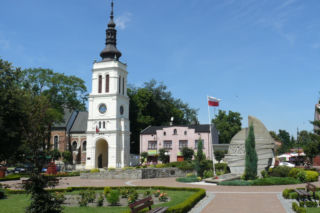 To najpiękniejsze uzdrowisko w woj. łódzkim. Turyści zachwycają się unikatowym zamkiem