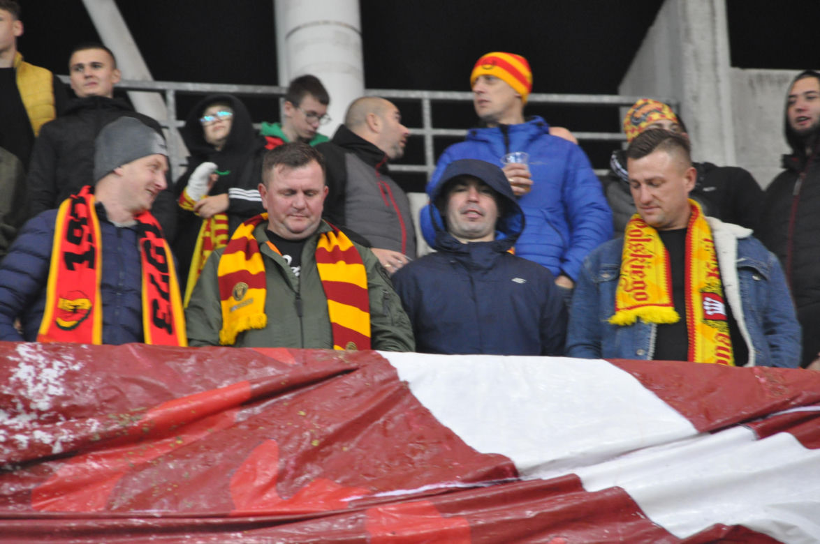 Żółto-czerwono na Suzuki Arenie! Zdjęcia kibiców na meczu Korona Kielce - Jagiellonia Białystok