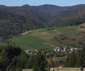 To jedna z najpiękniejszych wsi w województwie małopolskim. Kiedyś była częścią popularnego uzdrowiska