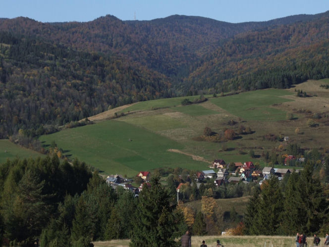 To jedna z najpiękniejszych wsi w województwie małopolskim. Kiedyś była częścią popularnego uzdrowiska