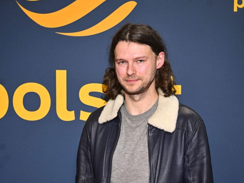 Mateusz Kościukiewicz kończy 40 lat. Po zbuntowanym blondynie nie ma już śladu