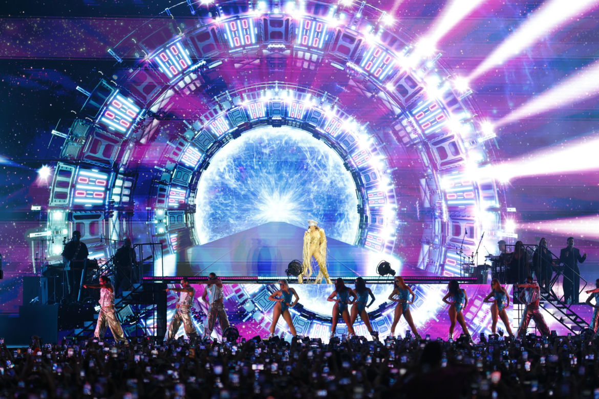 Koncert Jennifer Lopez w Warszawie (25.07.2025) - część druga. Organizatorem koncertu jest Prestige MJM