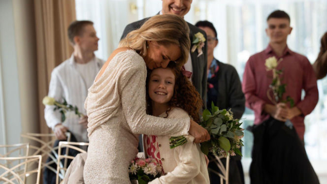 Na dobre i na złe odc. 988. Agata Woźnicka (Emilia Komarnicka), Mania (Apolonia Szwed)