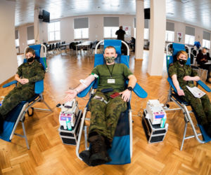 Łódzcy terytorialsi honorowo oddają krew i namawiają do tego innych: To naprawdę nie boli!