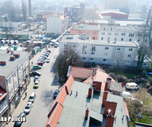 Policjanci kontrolują zielonogórzan z drona